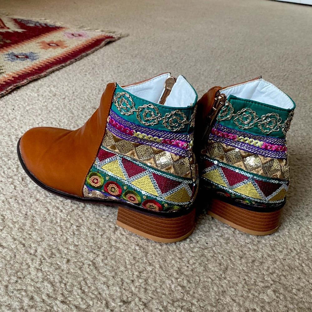 Embroidered booties (vegan leather)